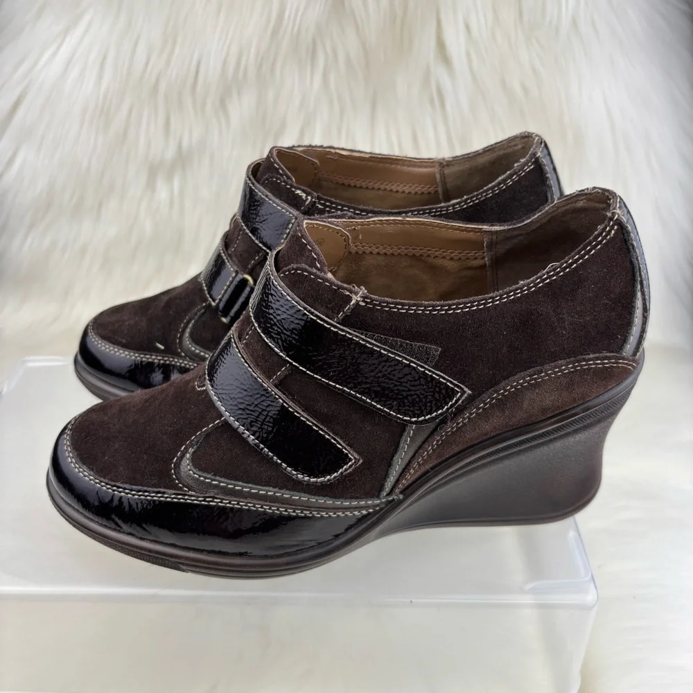 AEROSOLES  Black Wedge Loafers with Velcro Adjustable Straps